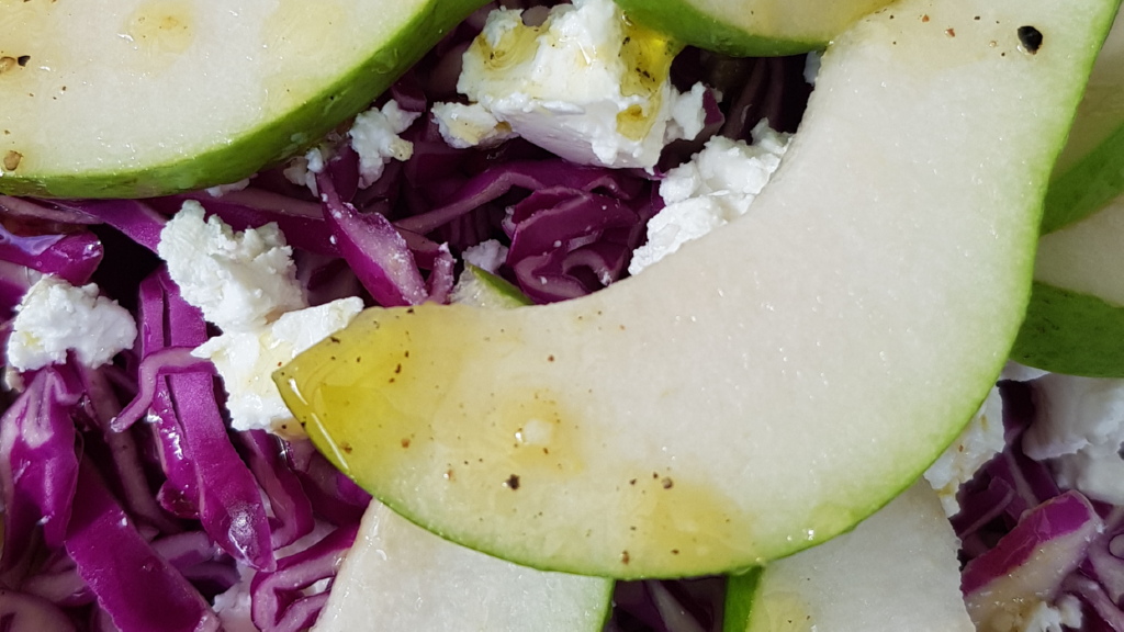Salat med rød spidskål og pærer