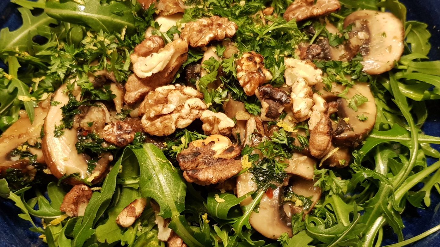 Salat med rucola og Portobello svampe