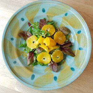 Appelsinsalat med kardemomme opskrift