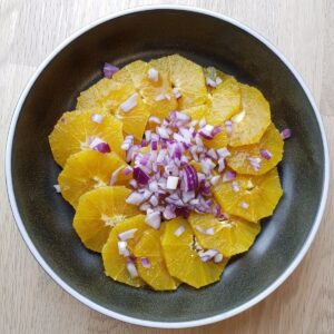 Appelsin salat med rodlog og kardemomme opskrift