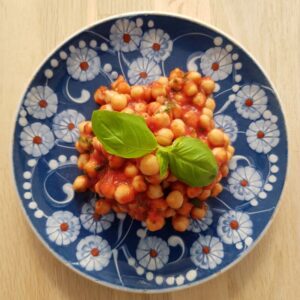 Kikærtesalat med tomatdressing