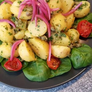 Kartoffelsalat med syltede agurker